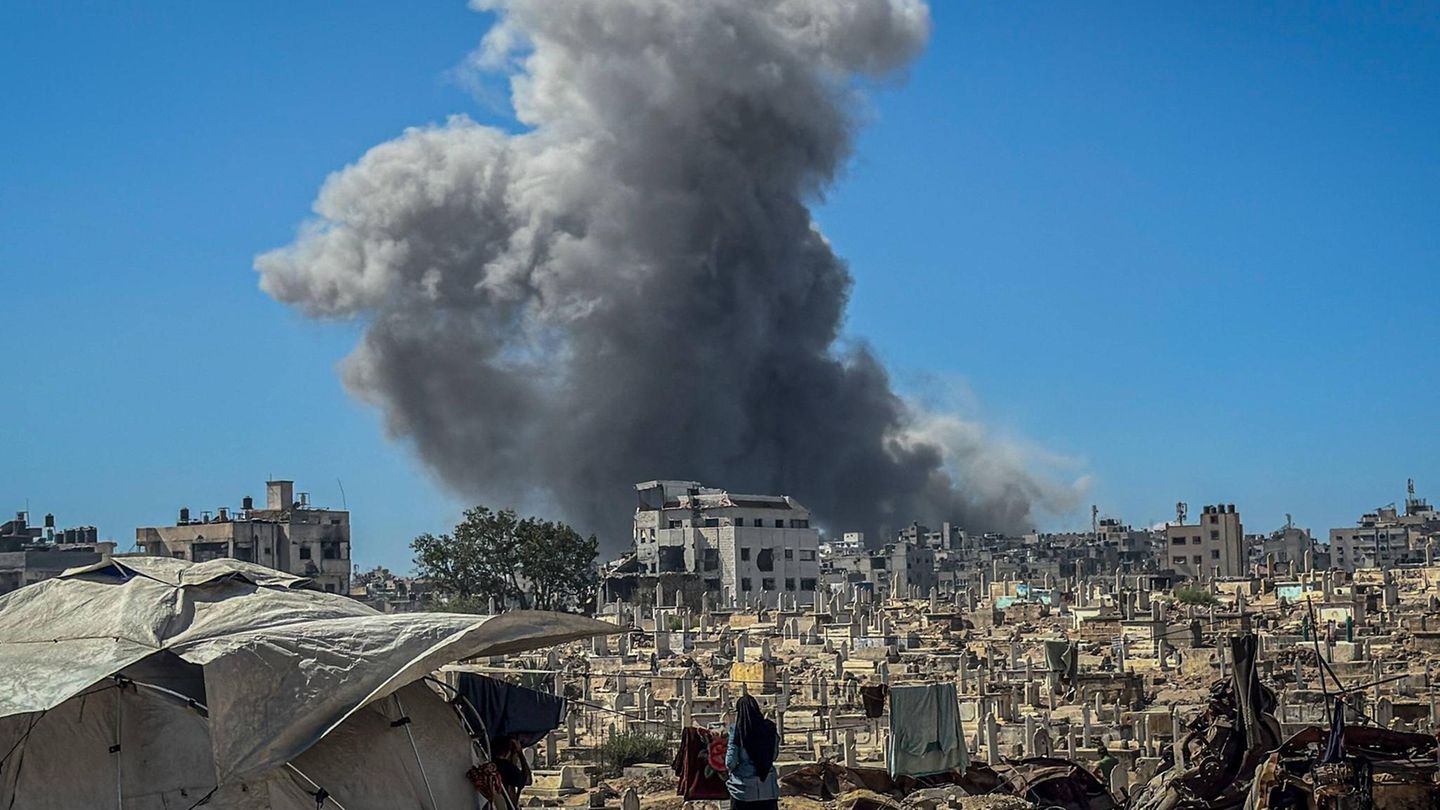 Israel: Ein Luftschlag der israelischen Luftwaffe im Gazastreifen (Symbolbild)