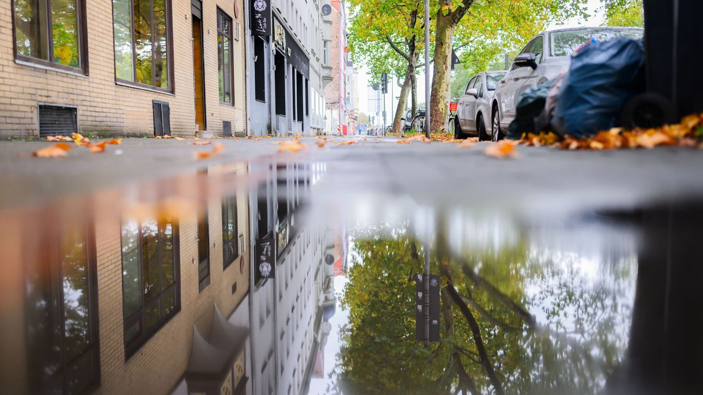Blick auf einen Tatort an der Vahrenwalder Straße, wo diese Woche ein Mann erschossen wurde. Foto: Julian Stratenschulte/dpa