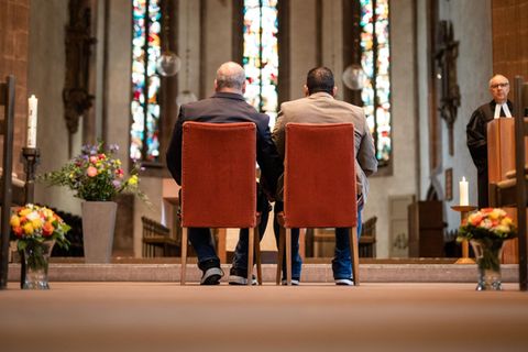 Gleichgeschlechtliche Paare können sich weiter nicht in der evangelischen Landeskirche trauen lassen. (Archivbild) Foto: Christo