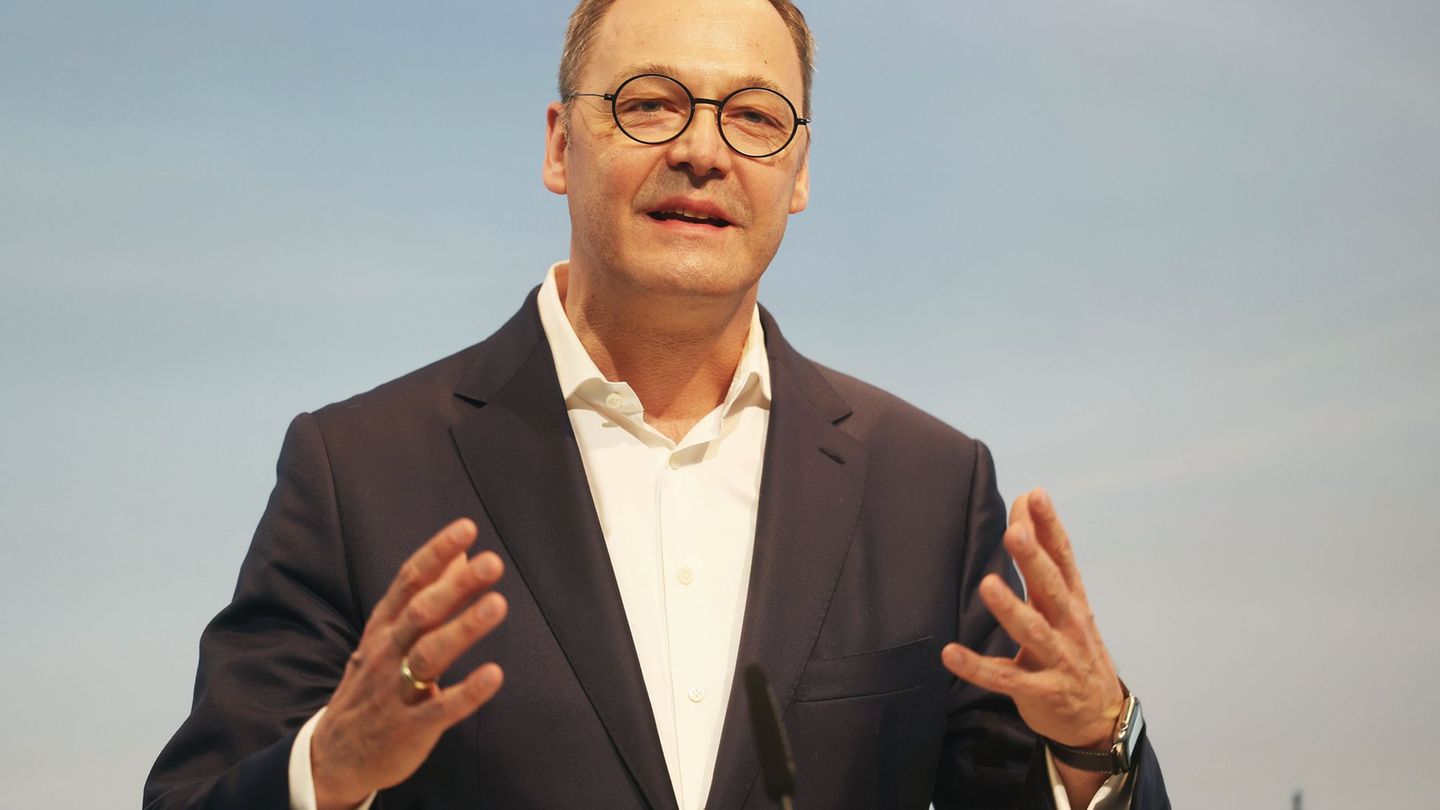 Railway board: Ex-steel manager takes over rail freight subsidiary DB Cargo