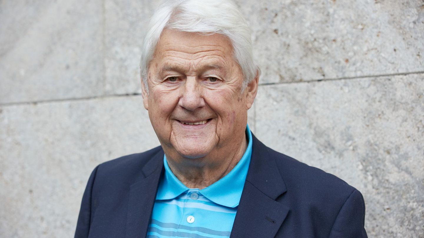 Trauer um eine Werder-Legende: Max Lorenz ist gestorben. (Archivbild) Foto: Georg Wendt/dpa