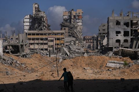 Nach dem Waffenstillstand steht die Frage im Raum, wie es im Gazastreifen weitergeht. (Archivbild) Foto: Abdel Kareem Hana/AP/dp