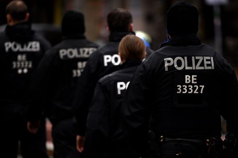 Zwei Polizeianwärter sollen entlassen werden. (Symbolbild) Foto: Lilli Förter/dpa