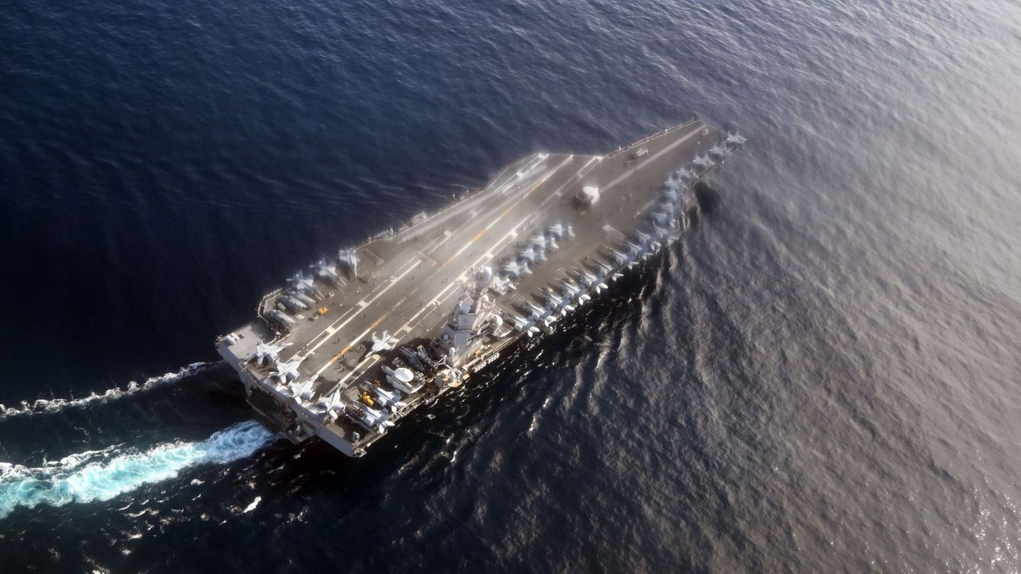 Der Flugzeugträger "USS Gerald R. Ford" und der dazugehörige Verband sollen nach Lateinamerika. (Archivbild) Foto: Federico Gamb