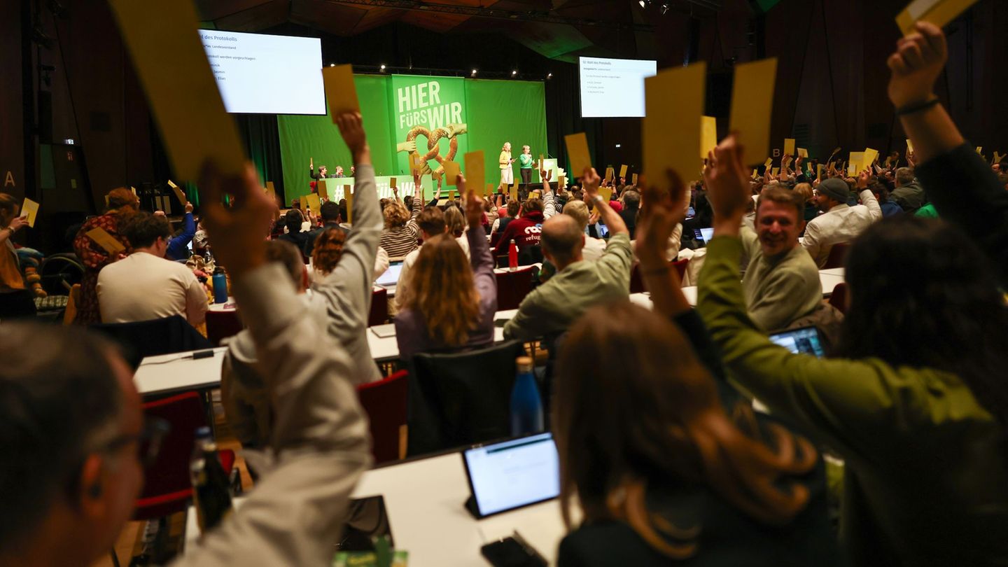 Mit großer Mehrheit stimmten die Delegierten für den Leitantrag zum Thema Wohnen. Foto: Daniel Löb/dpa Mit großer Mehrheit stimmten die Delegierten für den Leitantrag zum Thema Wohnen. Foto: Daniel Löb/dpa