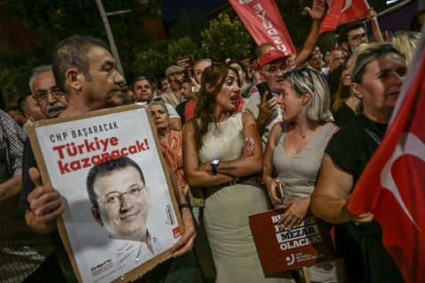 Protest gegen die Festnahme Imamoglus