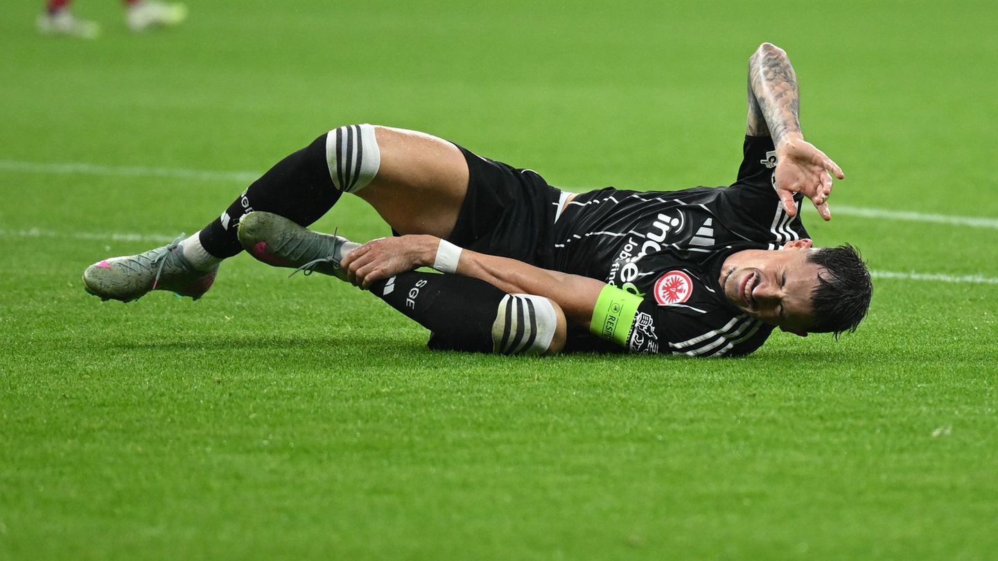 Kapitän Robin Koch und die Defensive von Eintracht Frankfurt müssen endlich ihre Fehler minimieren. Foto: Arne Dedert/dpa Kapitän Robin Koch und die Defensive von Eintracht Frankfurt müssen endlich ihre Fehler minimieren. Foto: Arne Dedert/dpa