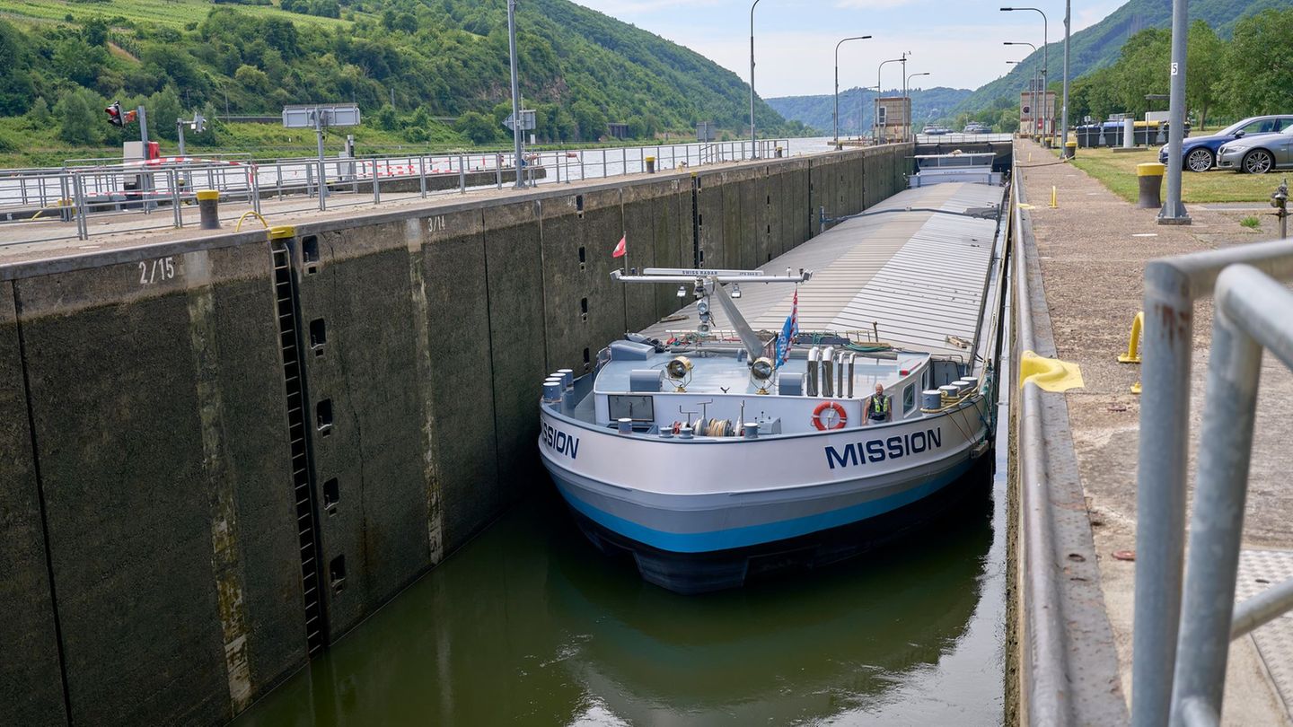 An der Moselschleuse St. Aldegund wird das neue Schleusentor erwartet (Archivbild) Foto: Sascha Ditscher/dpa An der Moselschleuse St. Aldegund wird das neue Schleusentor erwartet (Archivbild) Foto: Sascha Ditscher/dpa