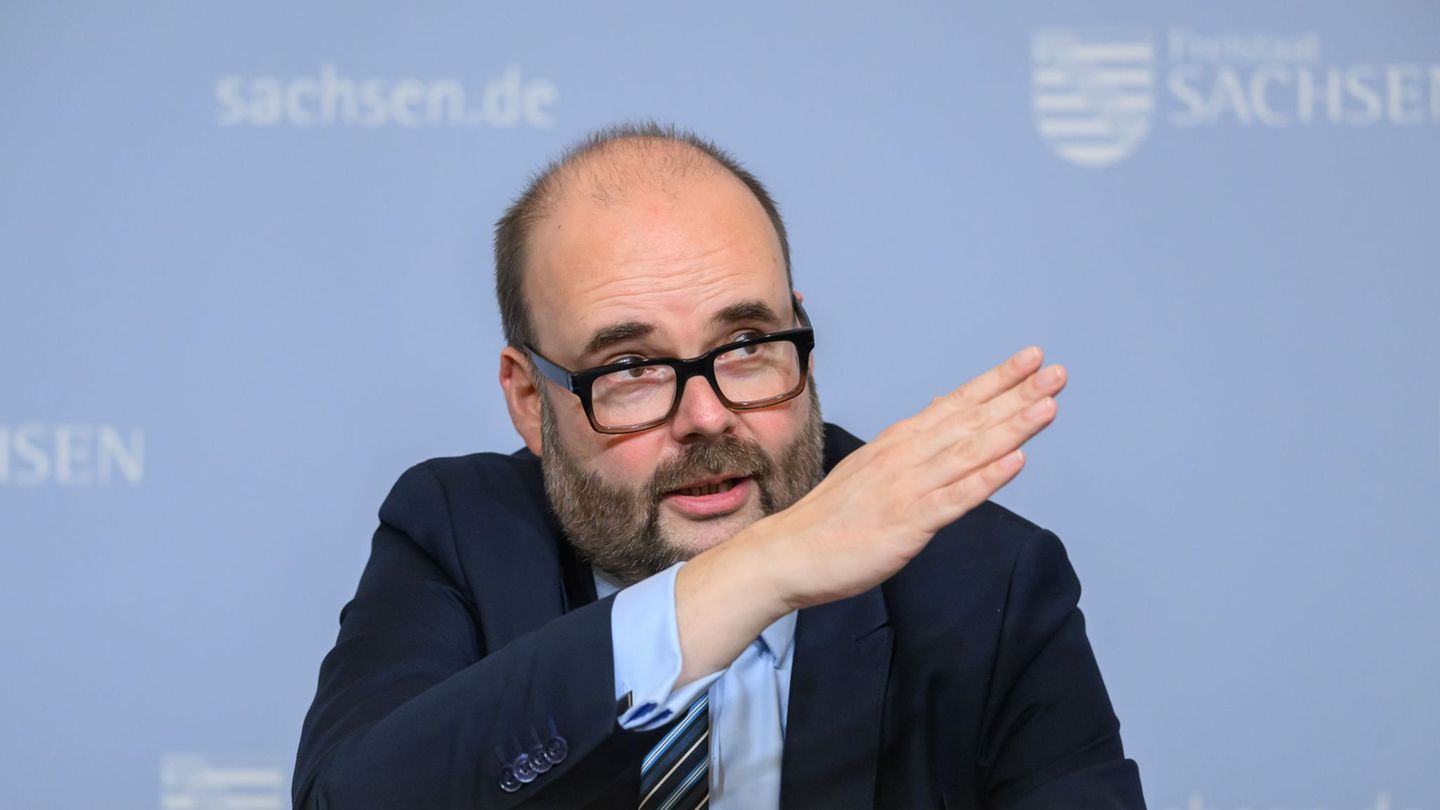 Es müsse leichter werden, mit gewaschenem Geld erworbene Vermögen einzuziehen, so Piwarz. (Archivbild) Foto: Robert Michael/dpa Es müsse leichter werden, mit gewaschenem Geld erworbene Vermögen einzuziehen, so Piwarz. (Archivbild) Foto: Robert Michael/dpa