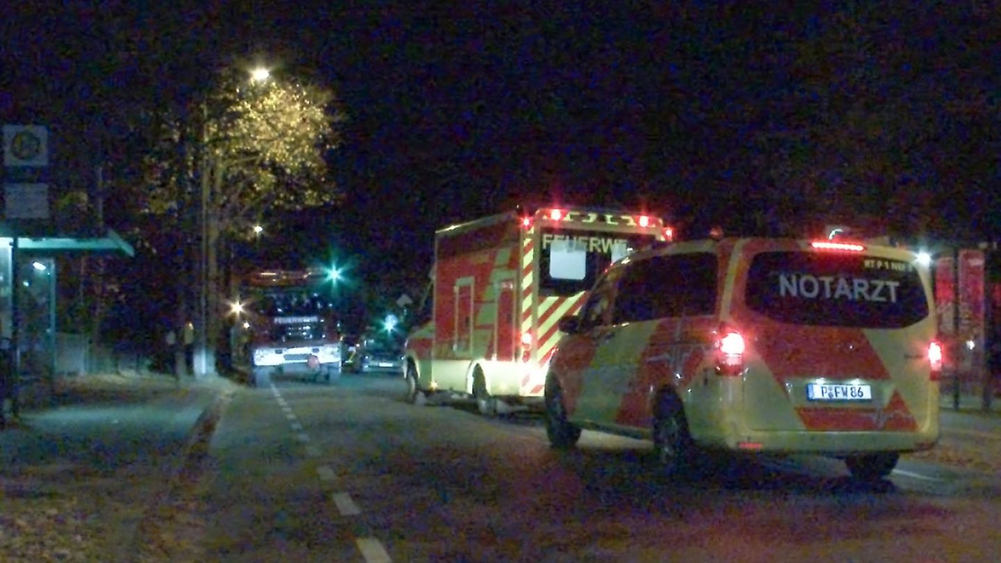Am Hiroshima-Nagasaki-Platz in Potsdam kam es in der Nacht zu einem größeren Einsatz von Polizei und Rettungskräften. Foto: Udo  Am Hiroshima-Nagasaki-Platz in Potsdam kam es in der Nacht zu einem größeren Einsatz von Polizei und Rettungskräften. Foto: Udo