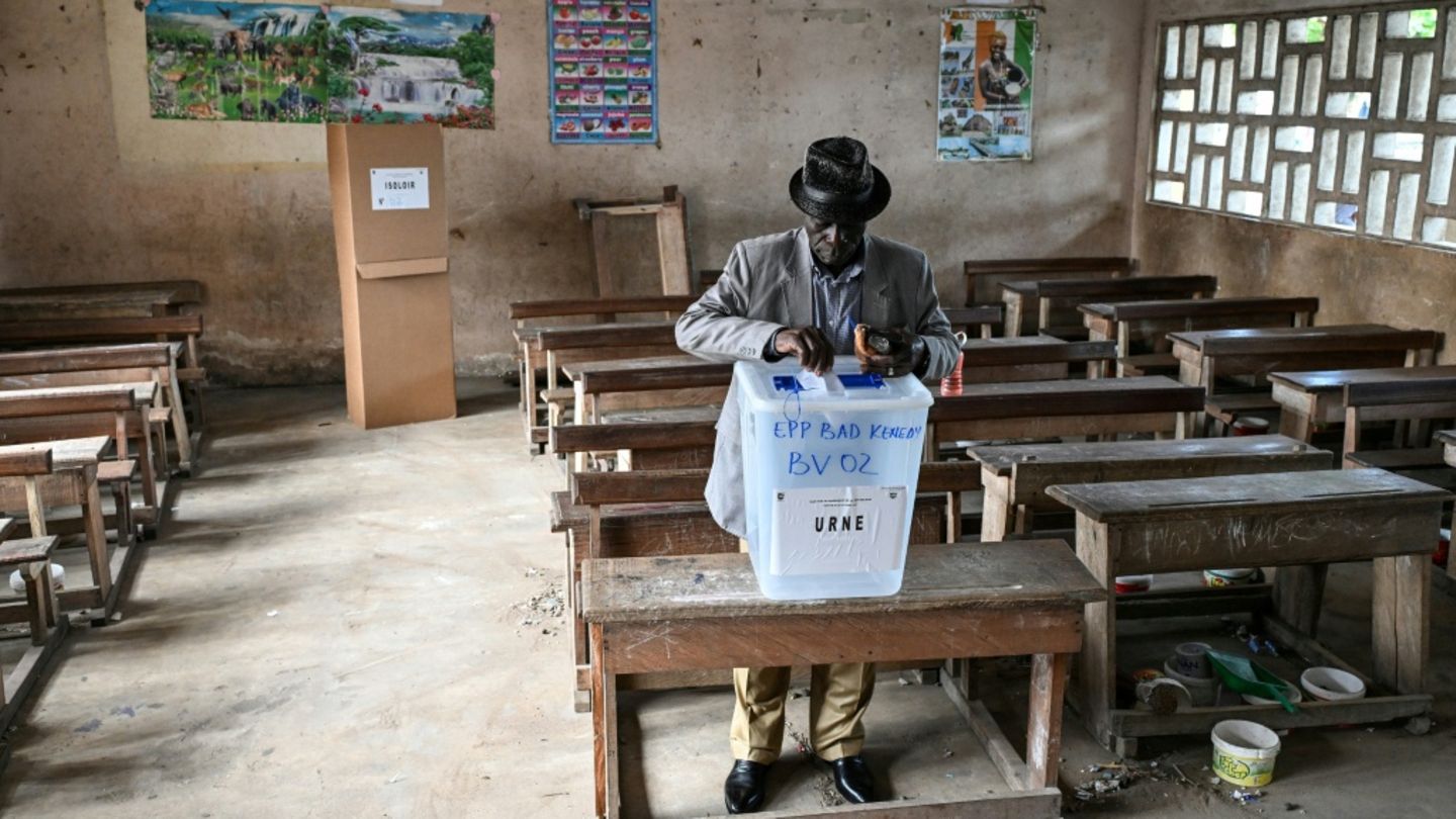 Wähler in Abidjan Wähler in Abidjan