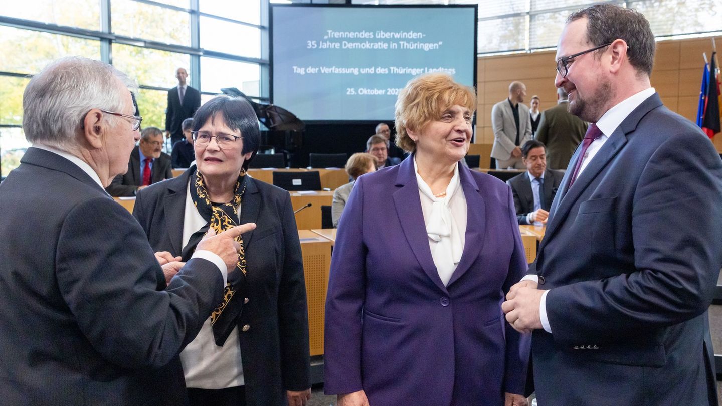 Vor 35 Jahren hat sich in Thüringen der erste freigewählte Landtag nach der Wiedervereinigung konstituiert. Das Jubiläum wurde m Vor 35 Jahren hat sich in Thüringen der erste freigewählte Landtag nach der Wiedervereinigung konstituiert. Das Jubiläum wurde m