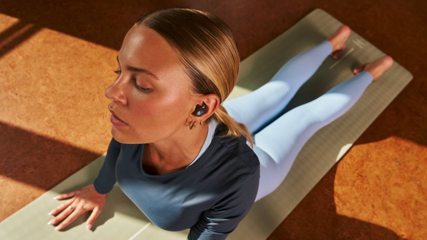 Die Powerbeats Fit im Test: Die sportlichen In-Ears sitzen sicher, auch wenn es anstrengend wird. Die Powerbeats Fit im Test: Die sportlichen In-Ears sitzen sicher, auch wenn es anstrengend wird.