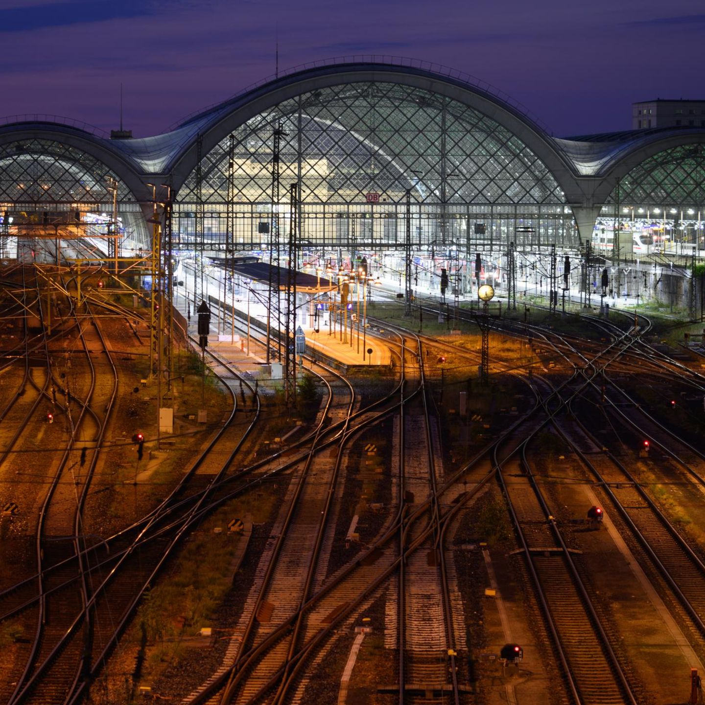 Hauptbahnhof Dresden bei Nacht