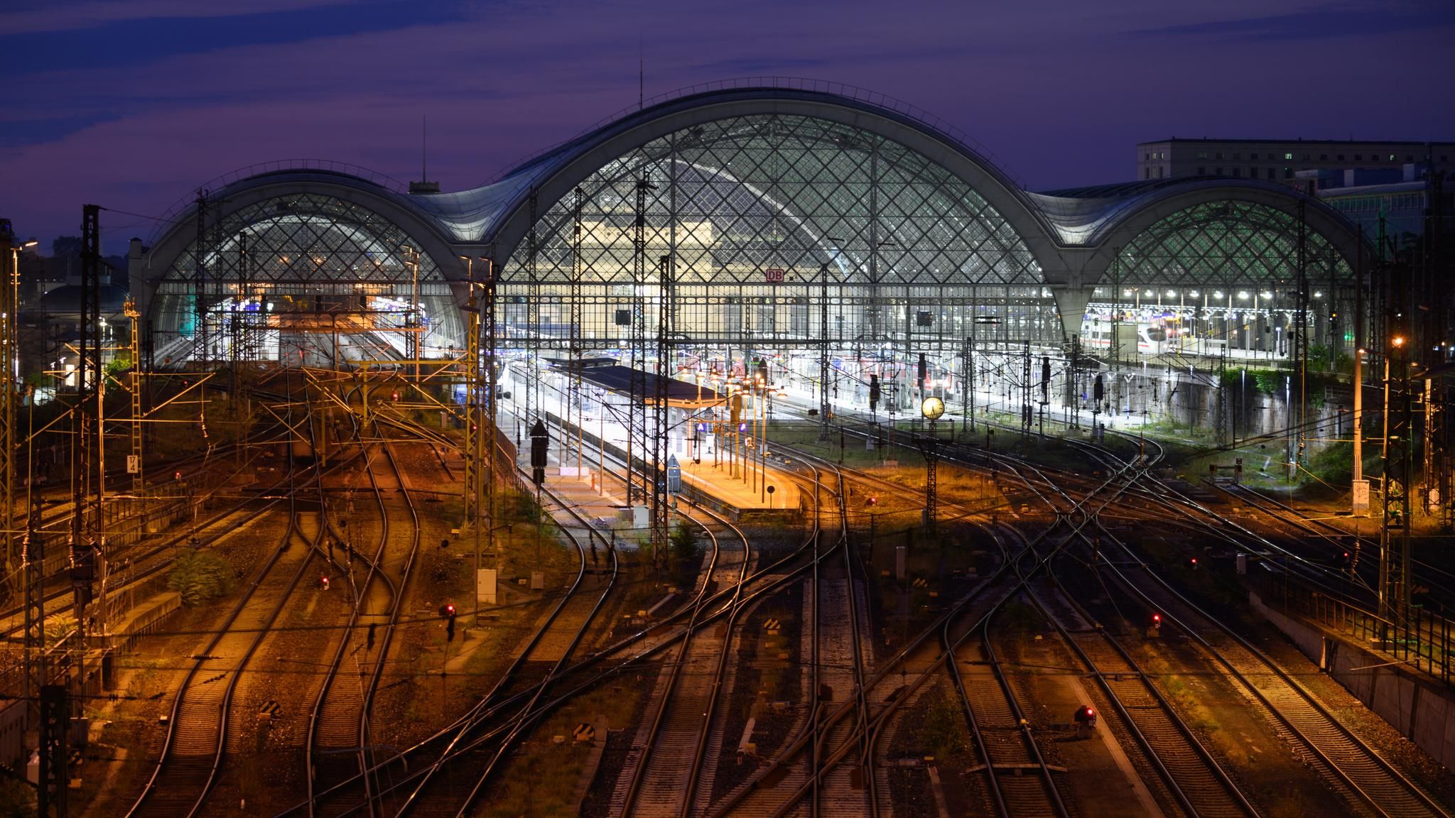 Hauptbahnhof Dresden bei Nacht Hauptbahnhof Dresden bei Nacht