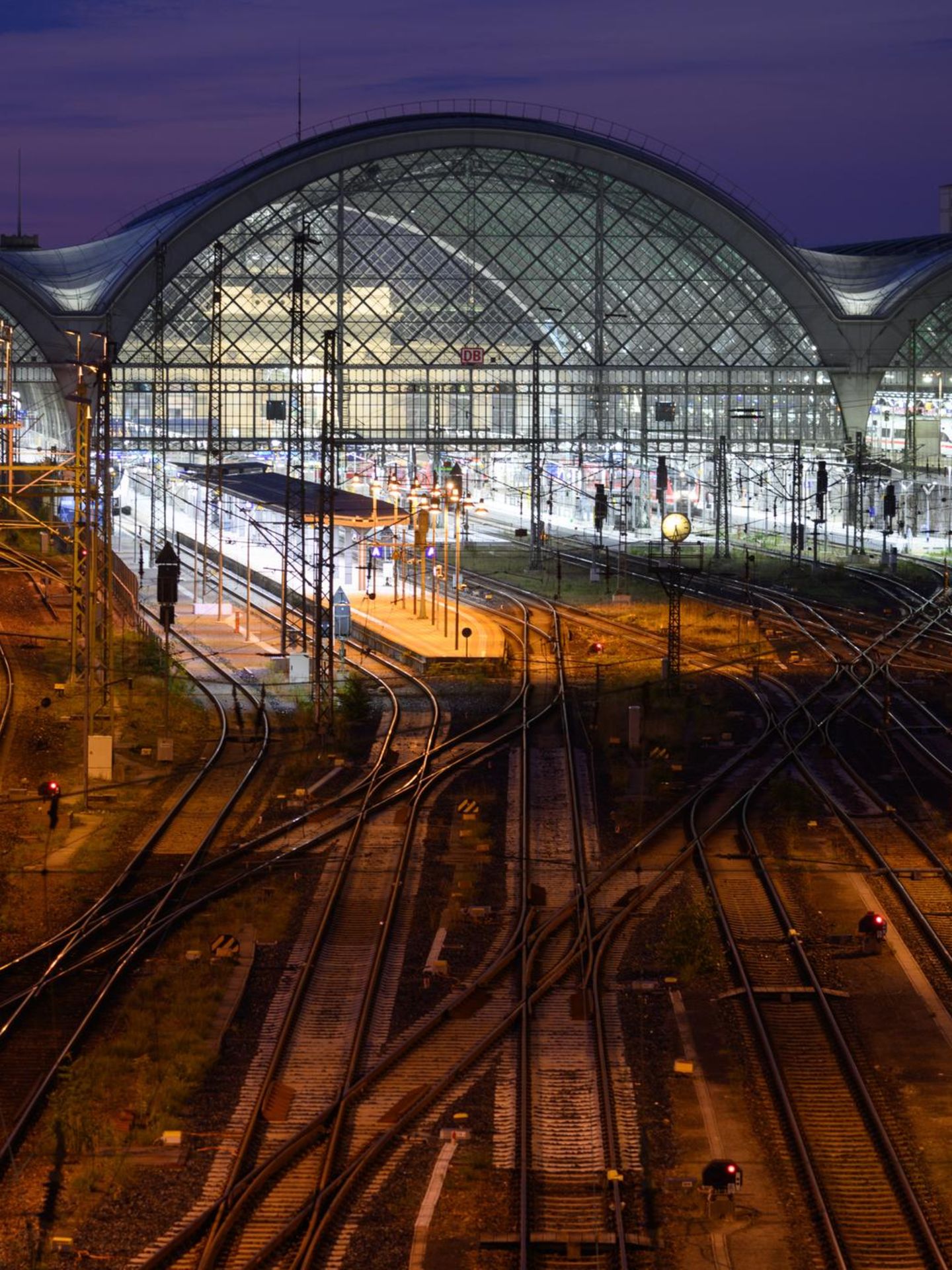 Hauptbahnhof Dresden bei Nacht