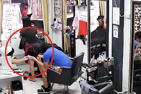 Touristen filmen Friseurin unter den Rock – doch die wehrt sich prompt