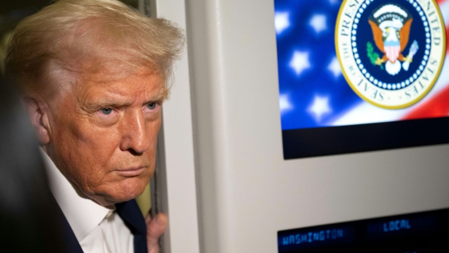 Trump an Bord der Air Force One Trump an Bord der Air Force One