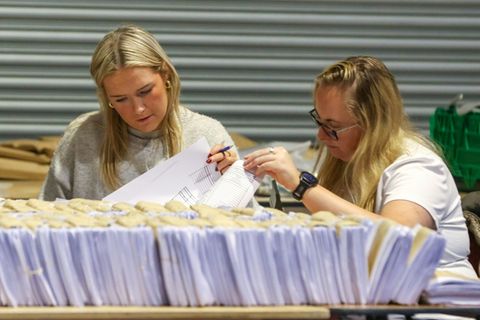 Wahlhelferinnen in Dublin