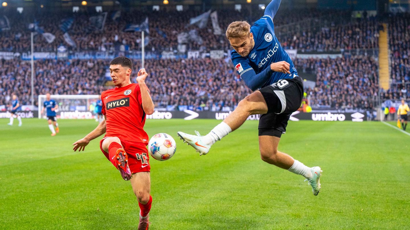 Felix Keidel (l) und die SV Elversberg hatten bei Arminia Bielefeld das Nachsehen. Foto: David Inderlied/dpa Felix Keidel (l) und die SV Elversberg hatten bei Arminia Bielefeld das Nachsehen. Foto: David Inderlied/dpa