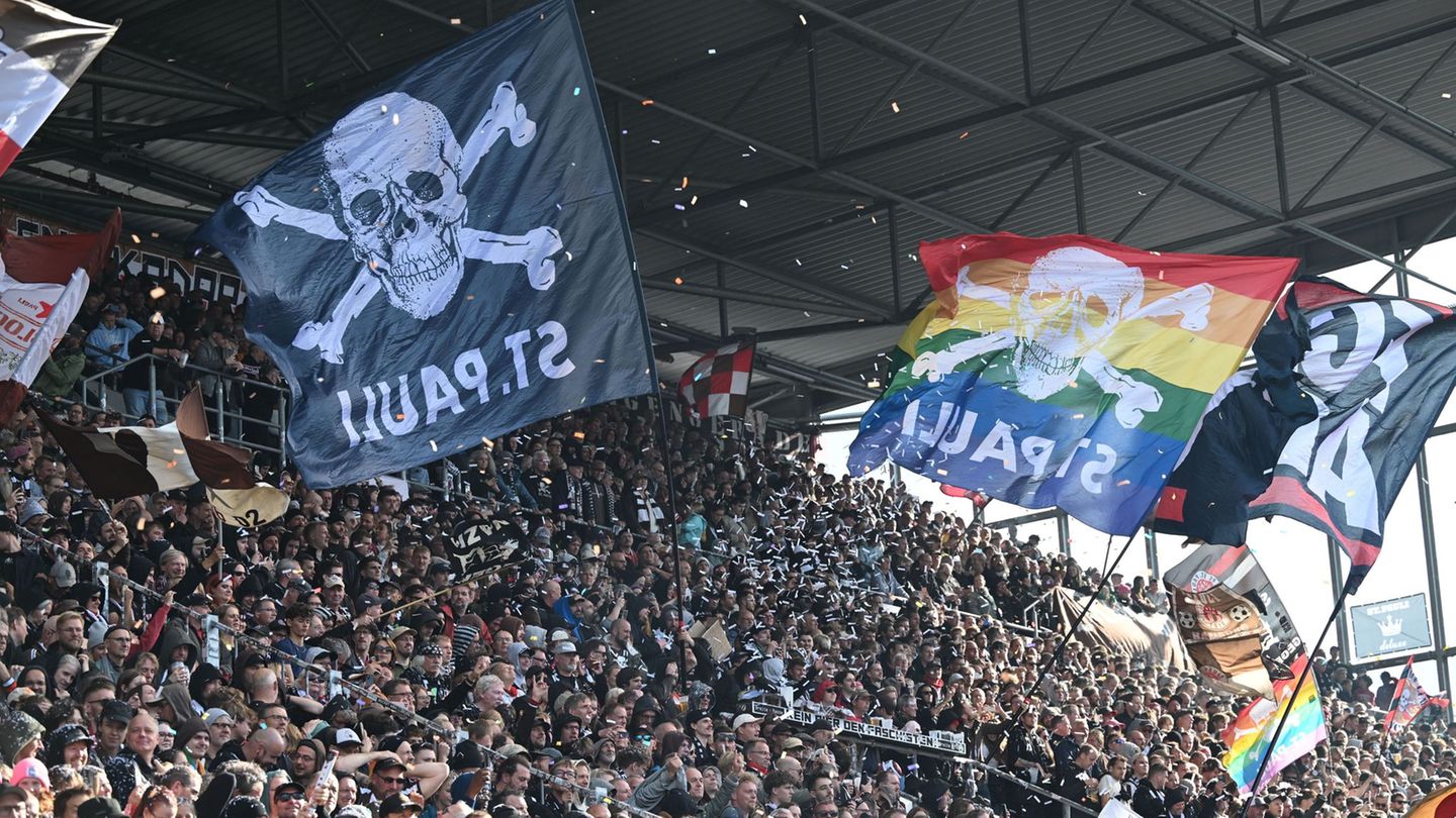 Der FC St. Pauli spielt am Wochenende in Frankfurt. Foto: Carmen Jaspersen/dpa Der FC St. Pauli spielt am Wochenende in Frankfurt. Foto: Carmen Jaspersen/dpa