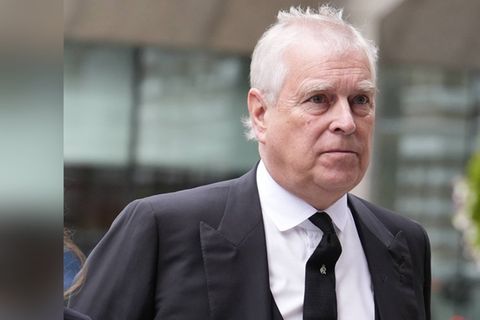 Prinz Andrew kommt aus den negativen Schlagzeilen nicht raus. Prinz Andrew kommt aus den negativen Schlagzeilen nicht raus.
