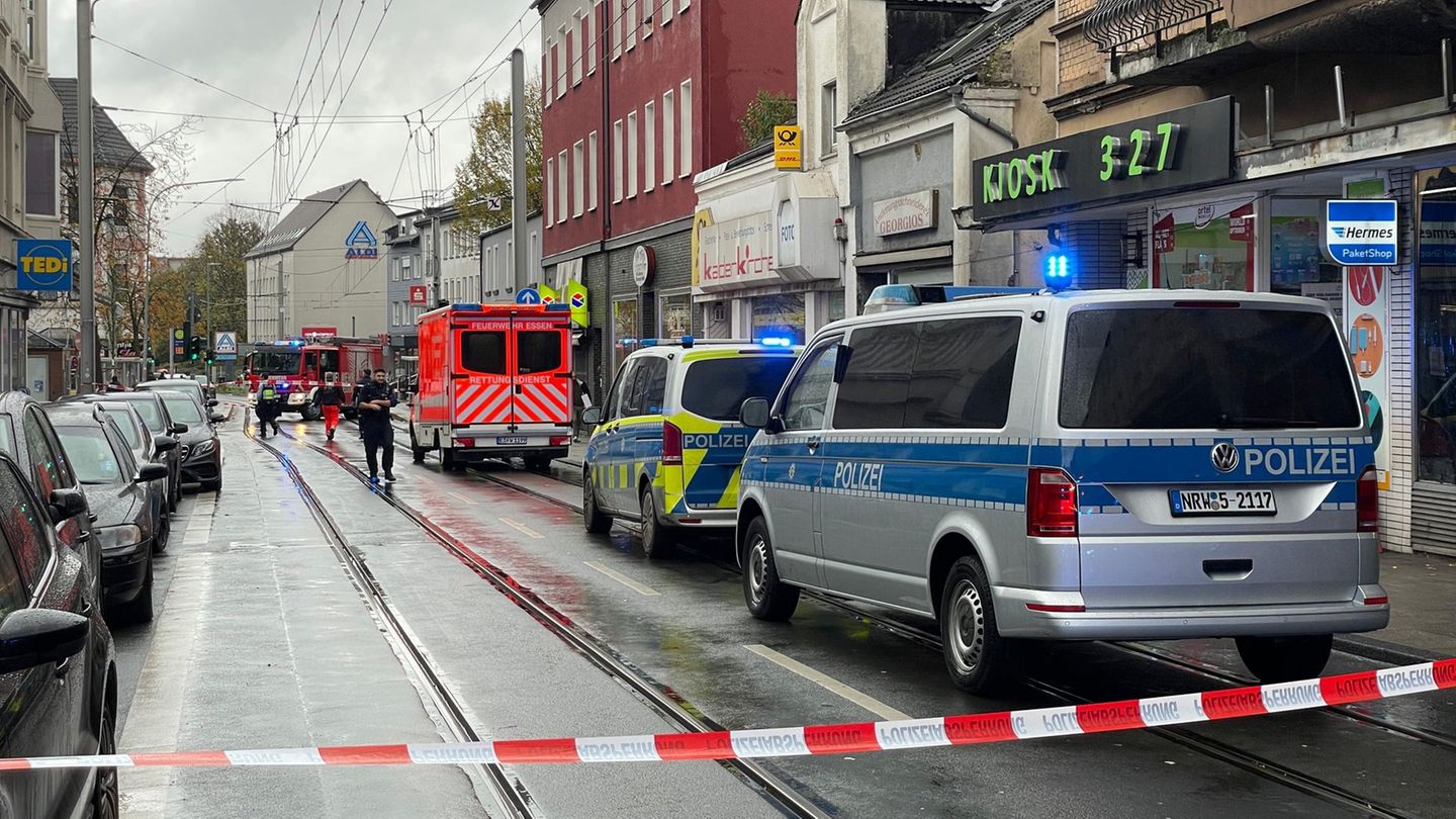 In Essen hat die Polizei zwei verletzte Männer gefunden. Der eine hatte eine Schuss-, der andere eine Stichverletzung. Foto: Jus In Essen hat die Polizei zwei verletzte Männer gefunden. Der eine hatte eine Schuss-, der andere eine Stichverletzung. Foto: Jus