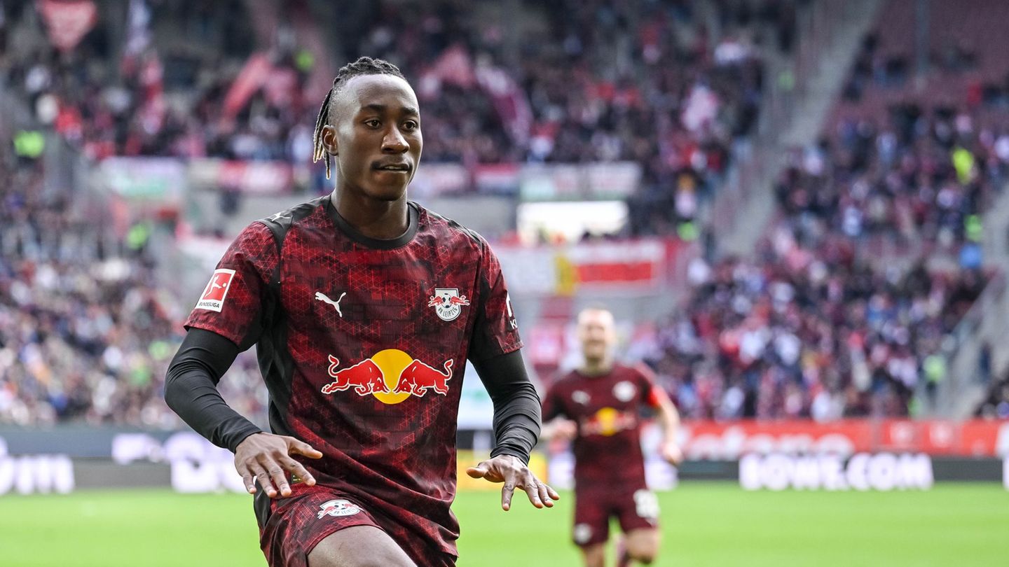 Der 18-jährige Yan Diamonde jubelt nach seinem ersten Bundesliga-Tor. Foto: Harry Langer/dpa Der 18-jährige Yan Diamonde jubelt nach seinem ersten Bundesliga-Tor. Foto: Harry Langer/dpa