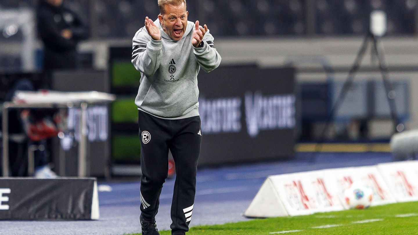 Unzufrieden mit der Chancenauswertung: Fortuna-Coach Markung Anfang. Foto: Andreas Gora/dpa Unzufrieden mit der Chancenauswertung: Fortuna-Coach Markung Anfang. Foto: Andreas Gora/dpa