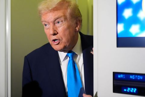 Trump macht Druck auf die Hamas, weitere tote Geiseln schnell zu übergeben. Foto: Mark Schiefelbein/AP/dpa Trump macht Druck auf die Hamas, weitere tote Geiseln schnell zu übergeben. Foto: Mark Schiefelbein/AP/dpa
