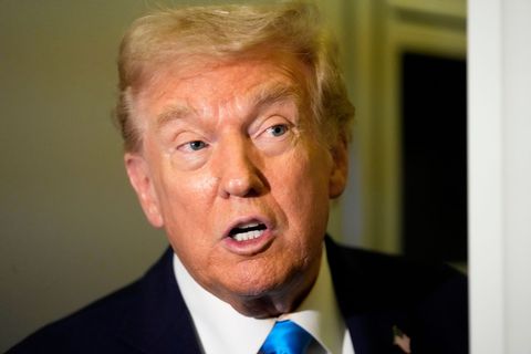 US-Präsident Trump kündigt zusätzliche Zölle gegen Kanada an. Foto: Mark Schiefelbein/AP/dpa US-Präsident Trump kündigt zusätzliche Zölle gegen Kanada an. Foto: Mark Schiefelbein/AP/dpa