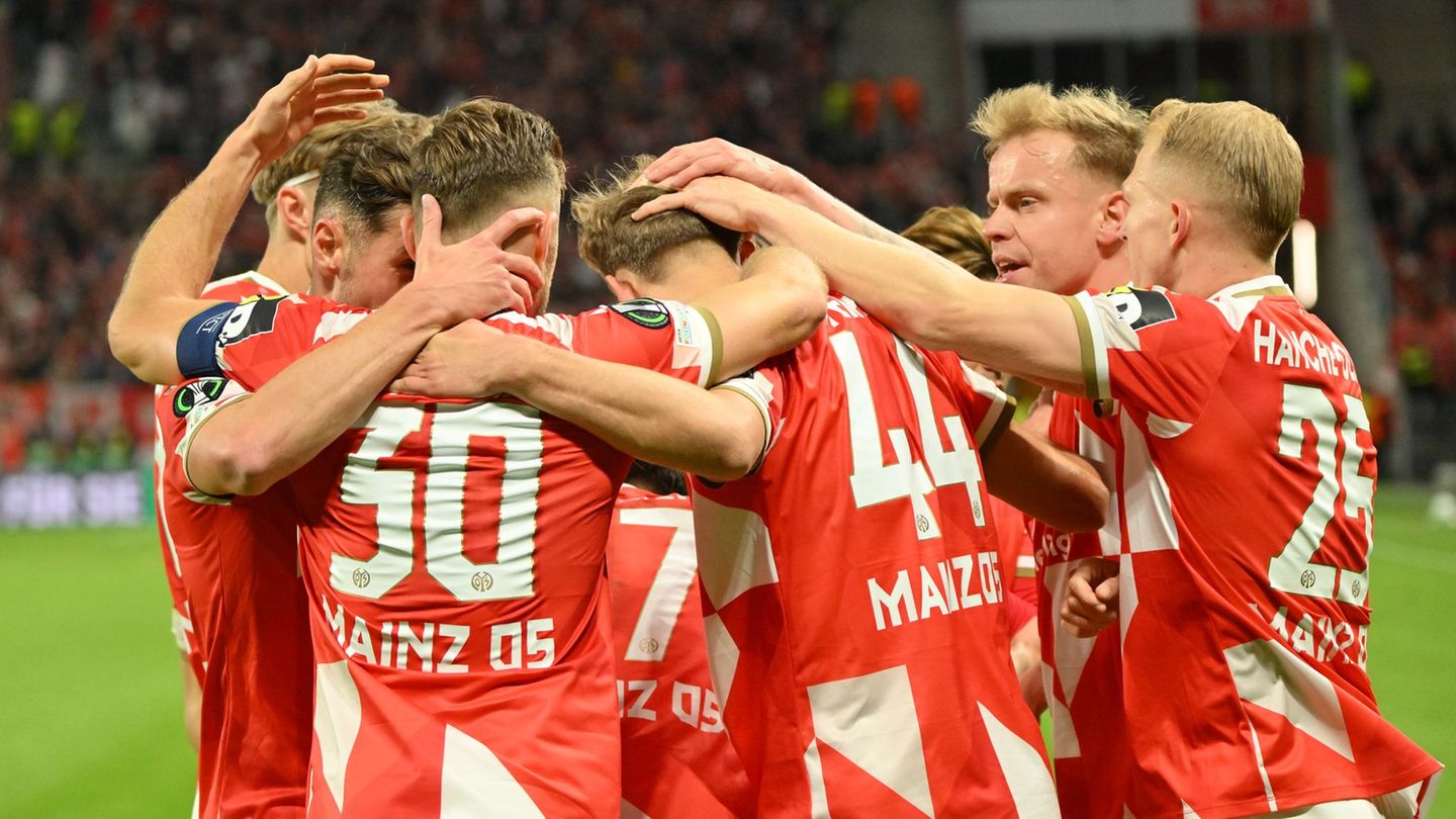 Auch im Bundesligaspiel beim VfB Stuttgart soll möglichst gejubelt werden. Foto: Torsten Silz/dpa Auch im Bundesligaspiel beim VfB Stuttgart soll möglichst gejubelt werden. Foto: Torsten Silz/dpa