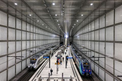 Im Leipziger City Tunnel proben Einsatzkräfte den Ernstfall. Foto: Jan Woitas/dpa