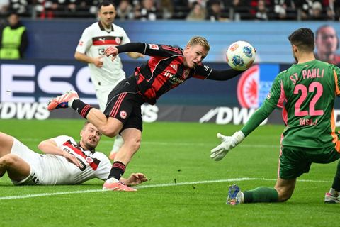 Frankfurts Jonathan Burkardt erzielte beim 2:0 gegen den FC St. Pauli seine Bundesliga-Saisontore fünf und sechs. Foto: Arne Ded