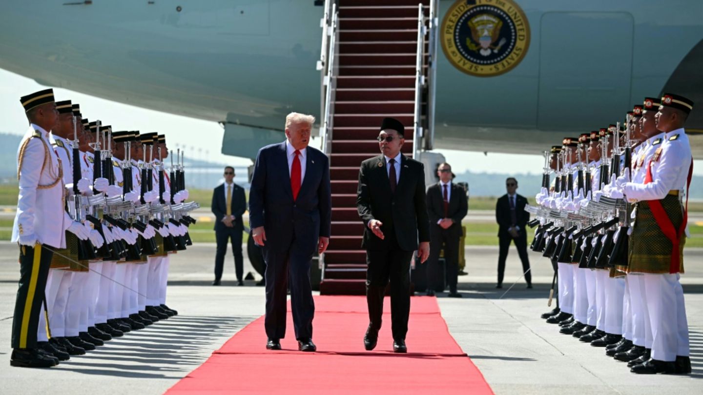 Donald Trump und Malaysias Regierungschef Anwar Ibrahim Donald Trump und Malaysias Regierungschef Anwar Ibrahim