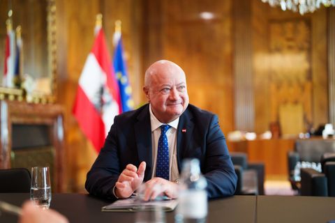 In Österreich streitet die Dreier-Koalition trotz aller großen inhaltlichen Unterschiede - zumindest bisher - kaum. Foto: Eva Ma
