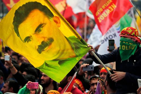 Öcalan hatt die PKK im Februar zur Auflösung aufgerufen. (Archivbild) Foto: Lefteris Pitarakis/AP/dpa