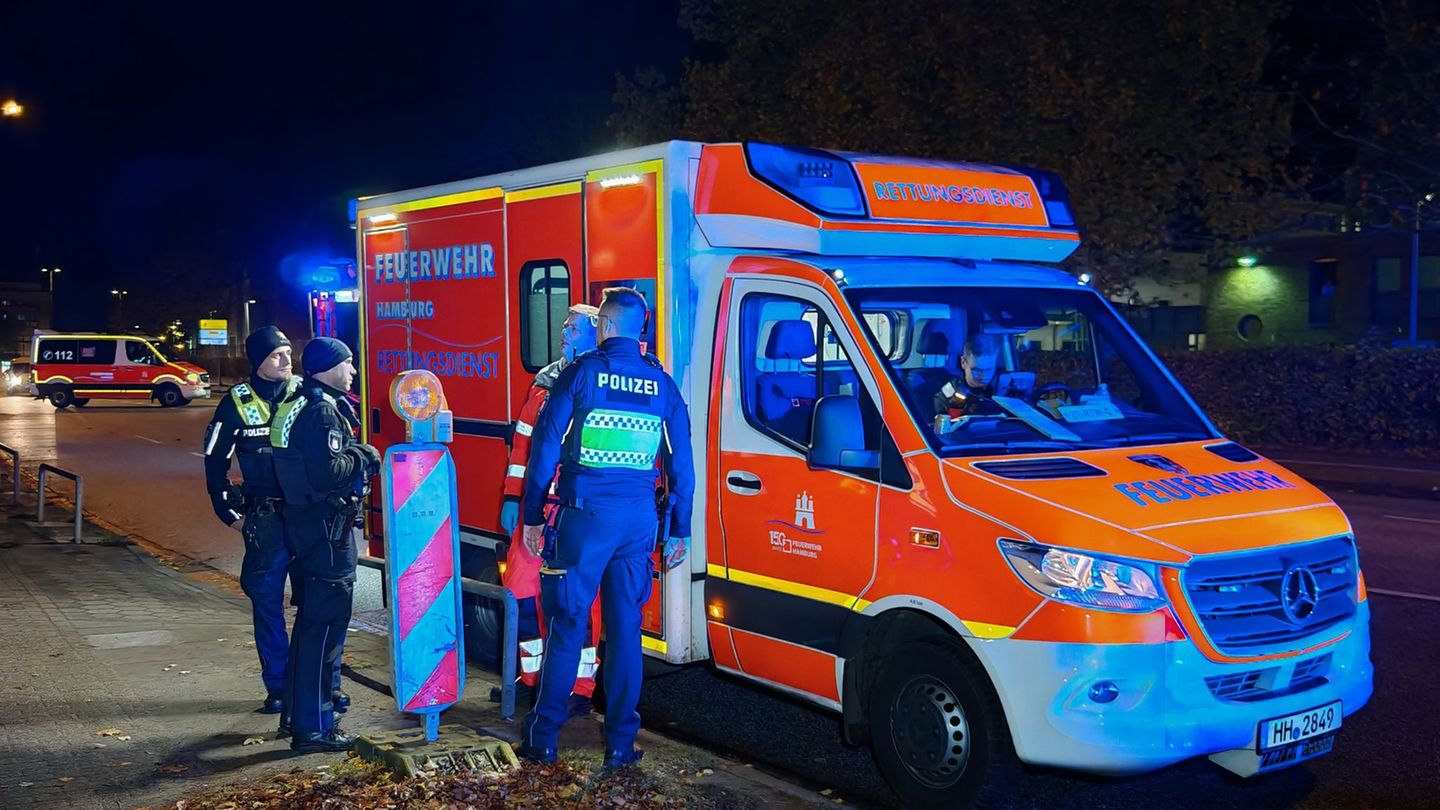 Bei einer Hochzeitsfeier in Hamburg-Tonndorf sind am Samstagabend fünf Menschen durch Schläge und Schnittverletzungen verletzt w Bei einer Hochzeitsfeier in Hamburg-Tonndorf sind am Samstagabend fünf Menschen durch Schläge und Schnittverletzungen verletzt w
