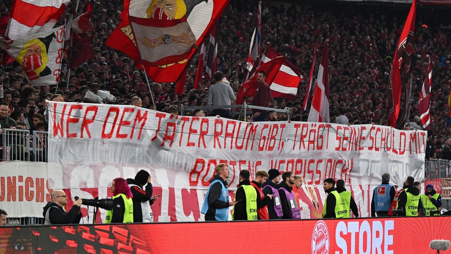Bayern-Fans zeigten beim Duell gegen Dortmund ein Transparent gegen Ex-Profi Jérôme Boateng. Foto: Sven Hoppe/dpa Bayern-Fans zeigten beim Duell gegen Dortmund ein Transparent gegen Ex-Profi Jérôme Boateng. Foto: Sven Hoppe/dpa