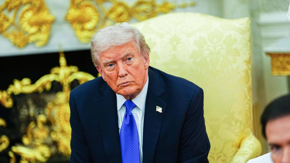 "Bestes Oval Office aller Zeit": Trumps Goldrausch im berühmtesten Büro der Welt "Bestes Oval Office aller Zeit": Trumps Goldrausch im berühmtesten Büro der Welt
