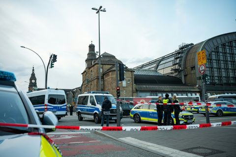 Polizei an Hamburger Bahnhof