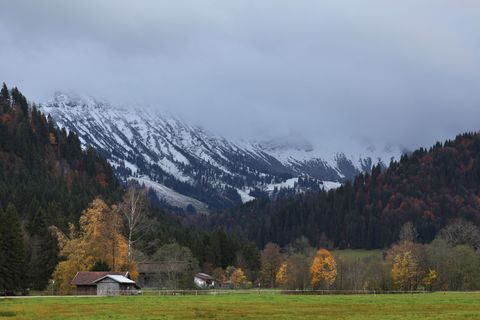 Das Wetter wird wechselhaft in Bayern. Foto: Karl-Josef Hildenbrand/dpa