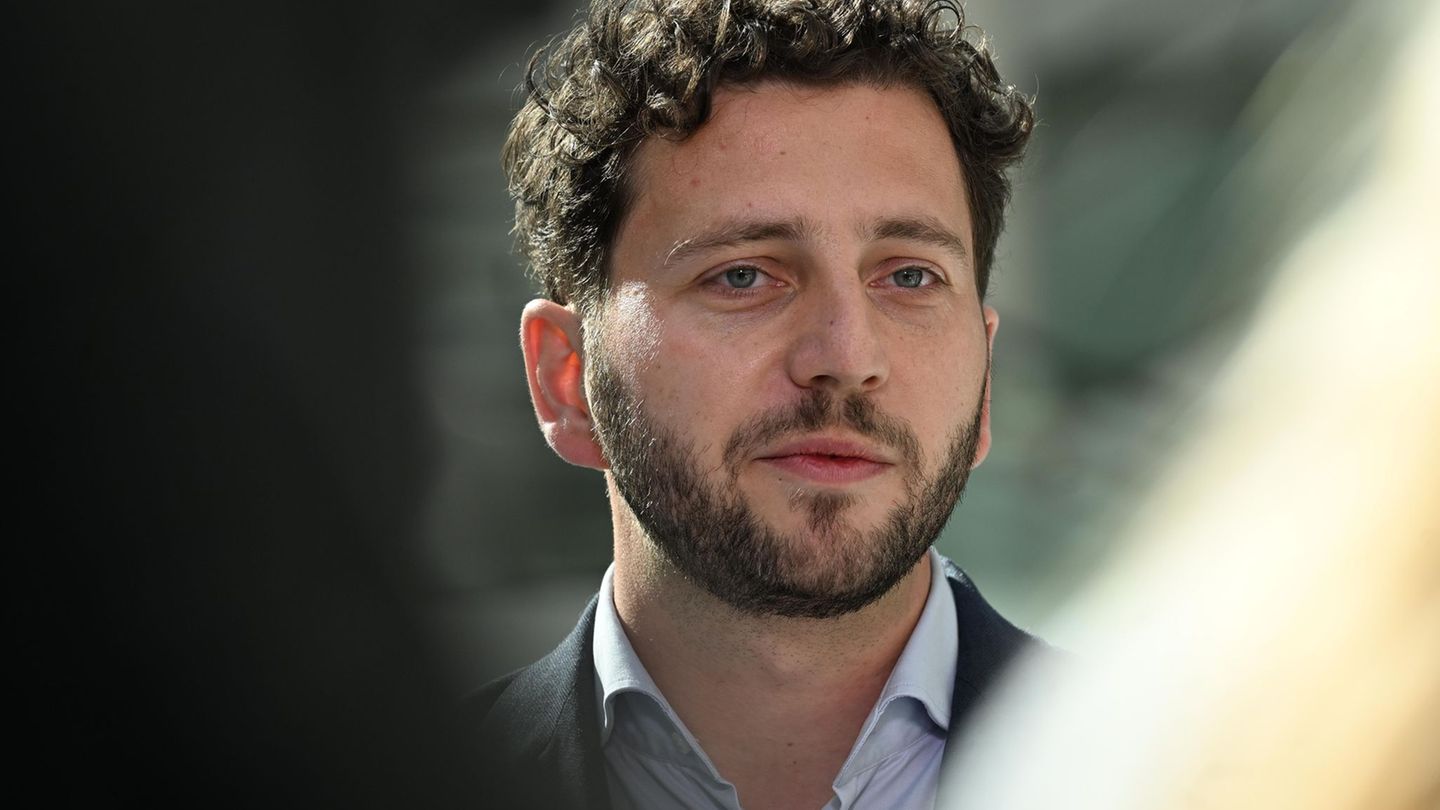 Die Aussagen des Kanzlers seien ihm zu pauschal, sagt der Co-Vorsitzende der Grünen, Felix Banaszak. (Archivbild) Foto: Shireen  Die Aussagen des Kanzlers seien ihm zu pauschal, sagt der Co-Vorsitzende der Grünen, Felix Banaszak. (Archivbild) Foto: Shireen