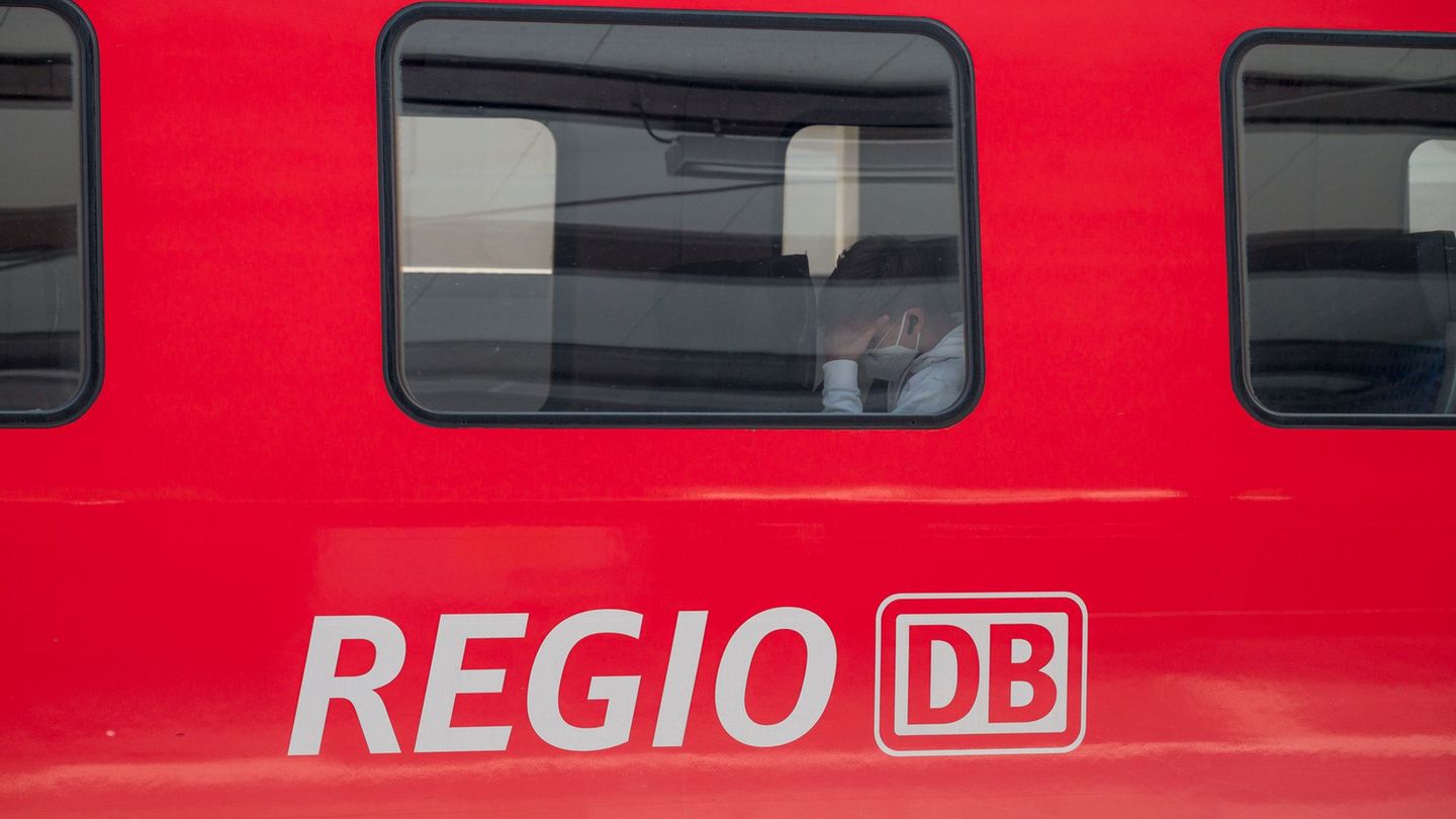 Die Strecke war seit dem Mittag gesperrt und ist jetzt wieder frei. (Symbolbild) Foto: Daniel Vogl/dpa Die Strecke war seit dem Mittag gesperrt und ist jetzt wieder frei. (Symbolbild) Foto: Daniel Vogl/dpa