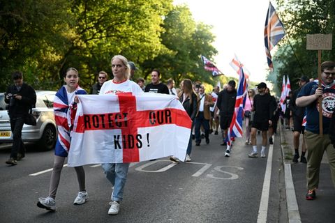 Migrationsfeindliche Proteste in Epping im August