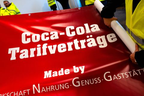 Weil es in der Tarifrunde mit dem Getränkekonzern hakt, rief die NGG schon in Norddeutschland zum Ausstand auf. Jetzt haben auch