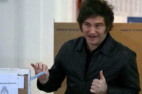 Milei bei der Stimmabgabe in Buenos Aires