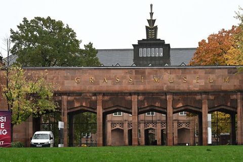 Rund 140 Künstler und Designer aus Europa, Asien und Afrika zeigten am Wochenende im Leipziger Grassi Museum ihre Arbeiten. (Arc