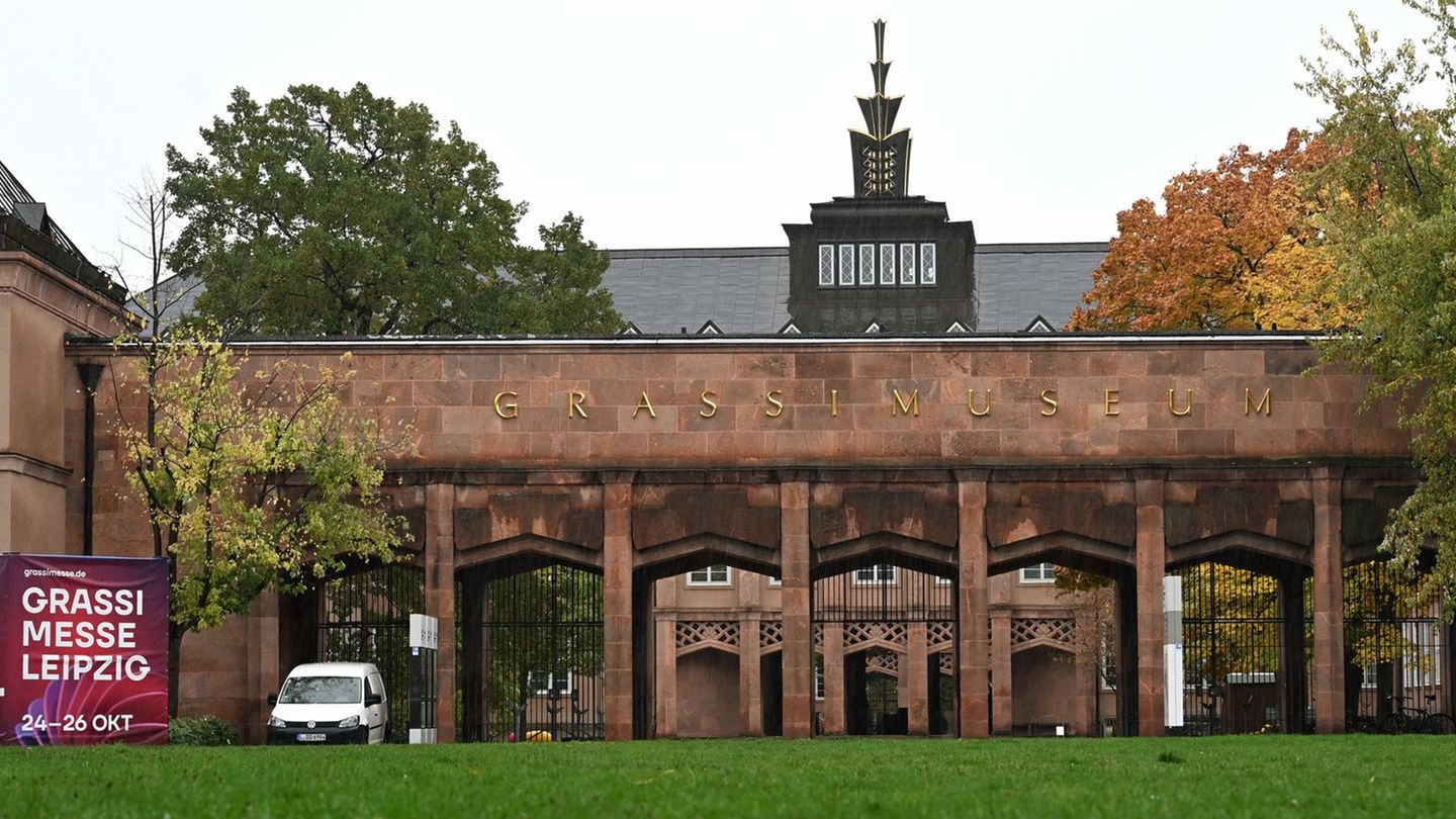 Rund 140 Künstler und Designer aus Europa, Asien und Afrika zeigten am Wochenende im Leipziger Grassi Museum ihre Arbeiten. (Arc Rund 140 Künstler und Designer aus Europa, Asien und Afrika zeigten am Wochenende im Leipziger Grassi Museum ihre Arbeiten. (Arc