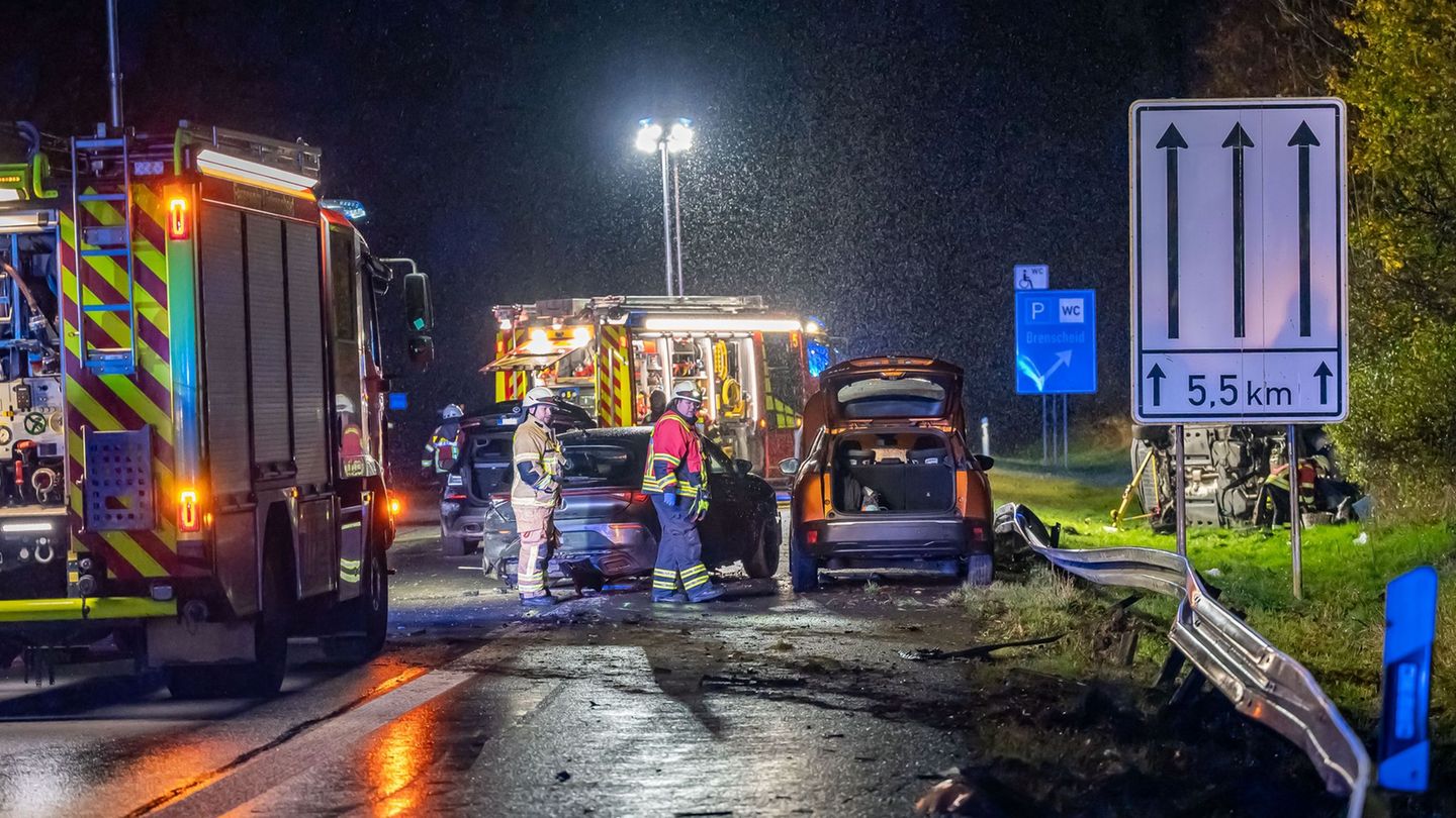 Angaben zum Unfallhergang konnte die Polizei bislang nicht machen. Foto: Markus Klümper/dpa Angaben zum Unfallhergang konnte die Polizei bislang nicht machen. Foto: Markus Klümper/dpa